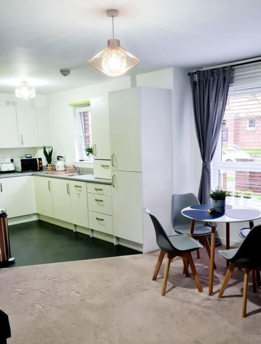 Stylish 2 Bedroom Apartment / Free Gated Parking Glasgow Exterior foto